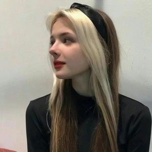 Meet your Posher, Eva